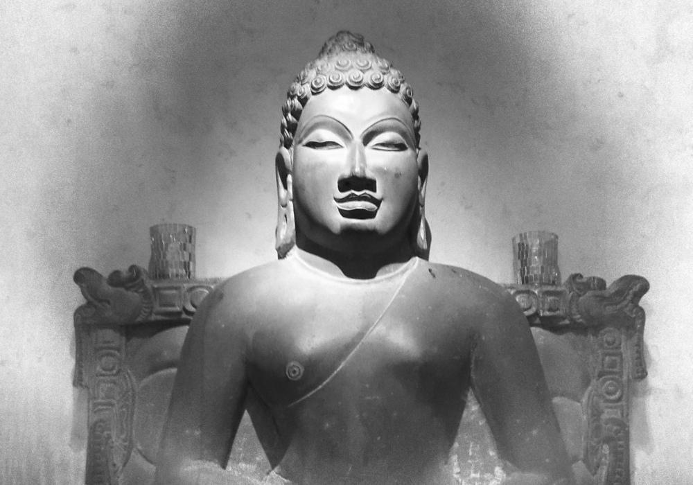 Buddhastaty närbild. Lär dig mer om Ashtanga yoga