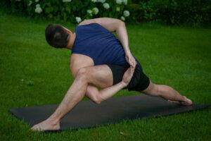 Yoga för män. Foto: Adel Gruber Unsplash