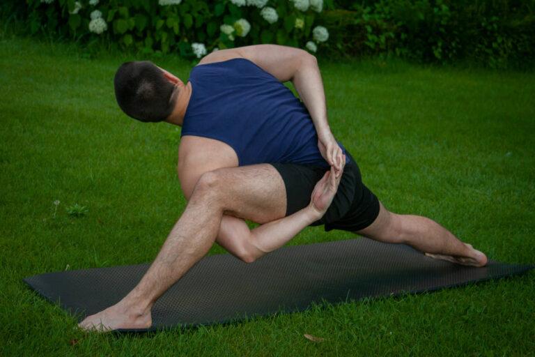 Yoga för män. Foto: Adel Gruber Unsplash